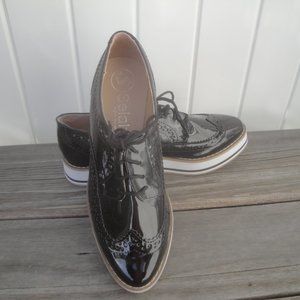 Selah Shoes Ladies Black-White Platform "Academia" Preppy Colligate Size 7.5M